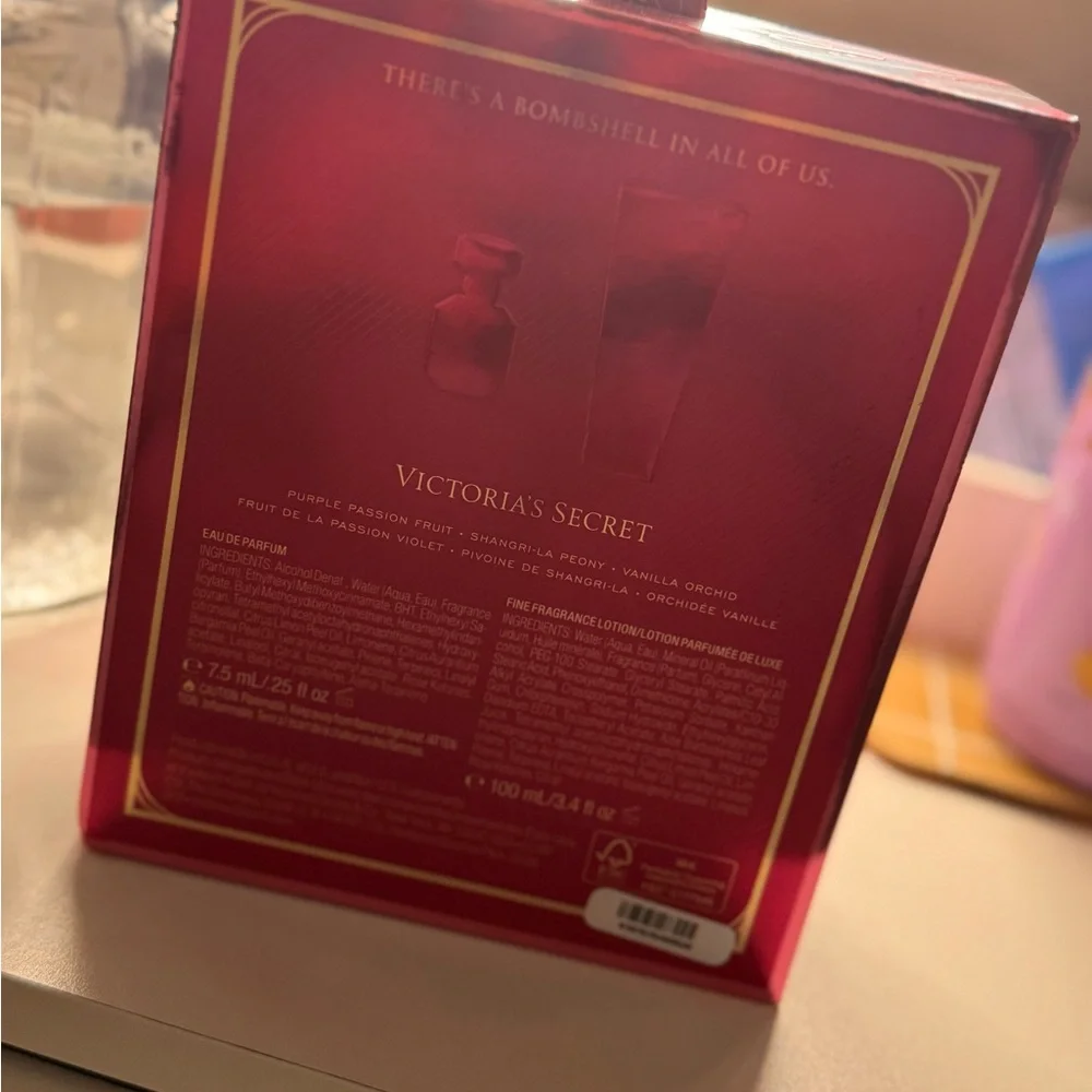 Victoria's Secret Bombshell Lotion Set - Pink - Picture 3 of 3